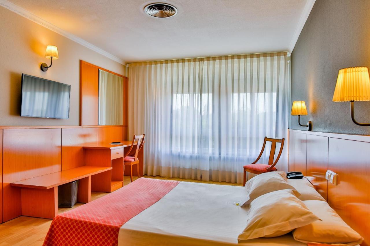 Ap Hotel Madrid Airport Экстерьер фото